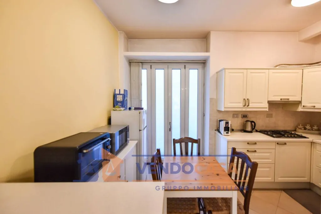 Cuisine - Central Trilocale with Balcony in Turin