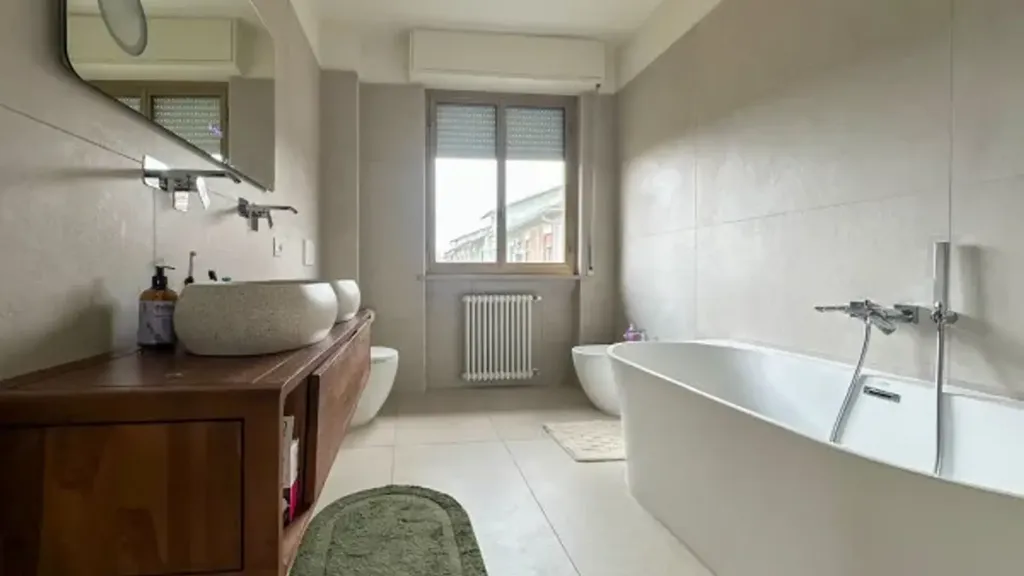 Vannitoad - Modernised Penthouse with Balconies in Parma