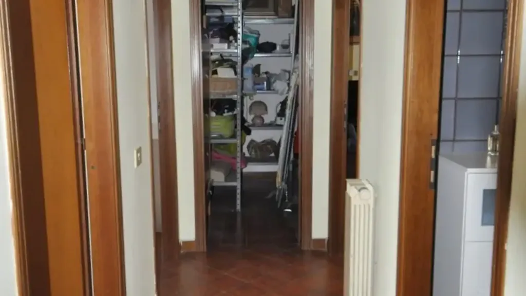 Esik - Apartment with Balcony in Montevarchi