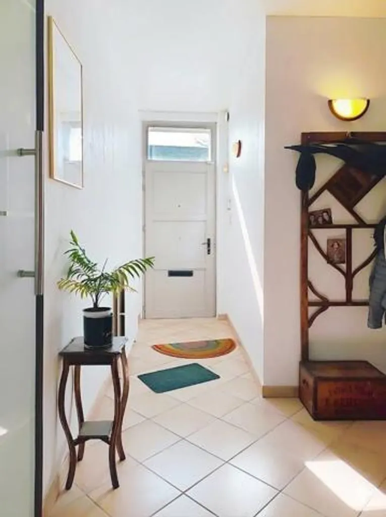 hallway_entrance