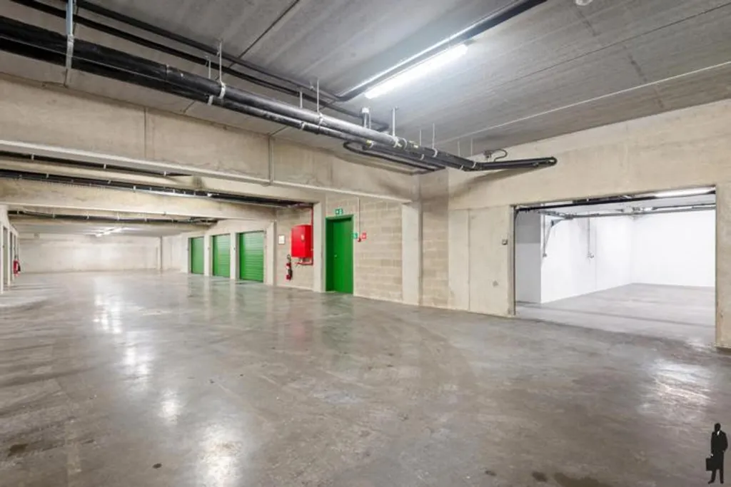 Garage - Appartement Énergétique avec Terrasse à Hove