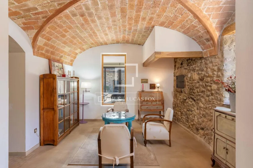 Söögituba - Estate with Pools in Girona Countryside