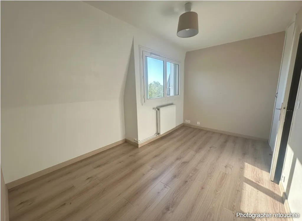 Toad - Fourth Floor Flat with Balcony in Limay