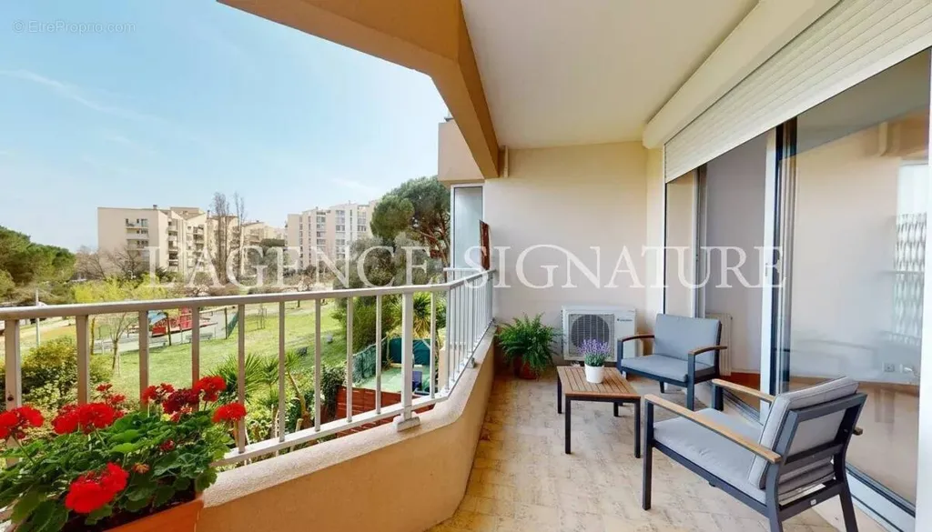 Rõdu - Traversant Apartment with Terrace in Le Cannet