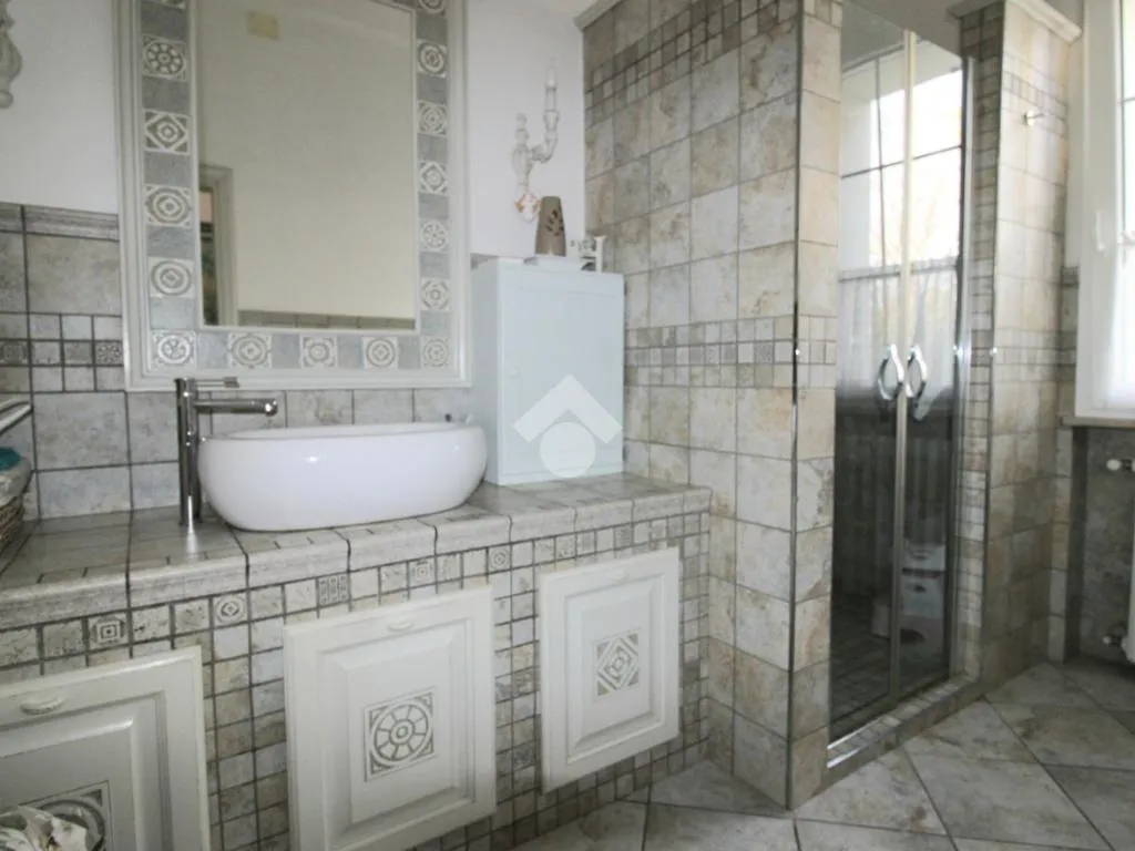 Bathrooms - Rustic Villa with Garden in Cesena