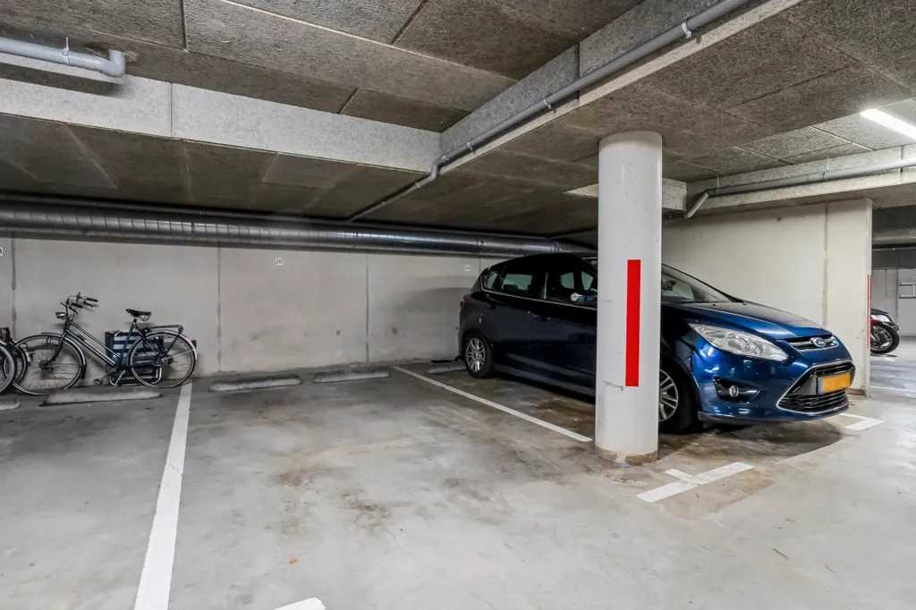 Garage - Penthouse with Views in Hellendoorn Centre