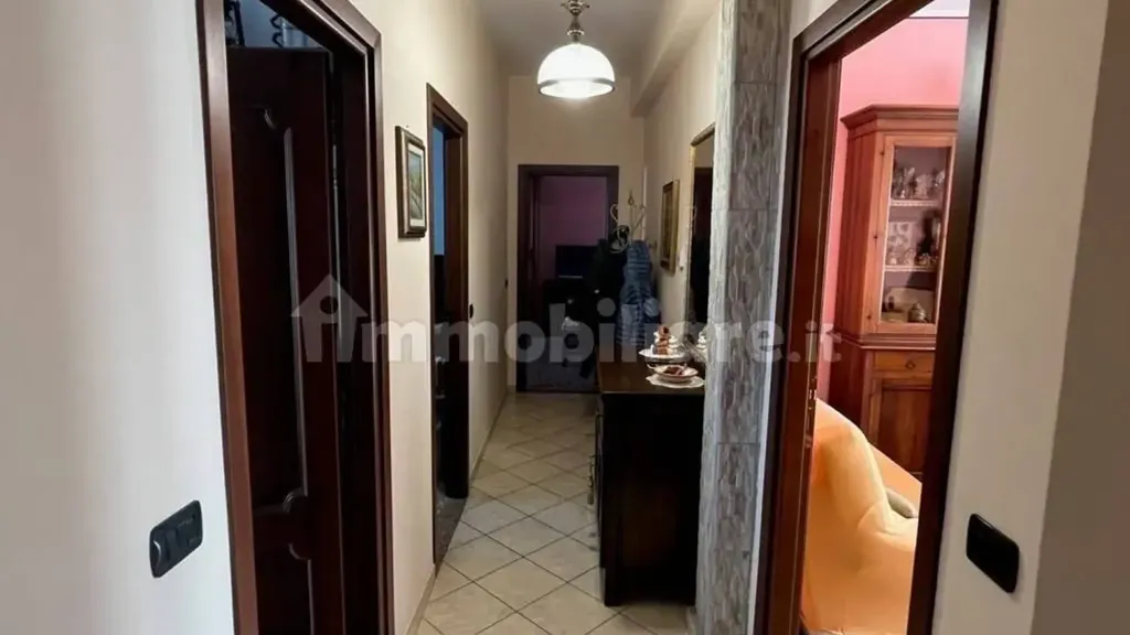 Esik - Three-Bedroom Apartment with Central Location in Mede