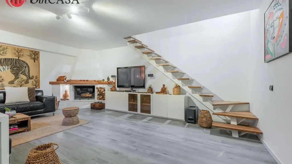Elutuba - Rear-Accessioned Villa with Pool in Cerveteri