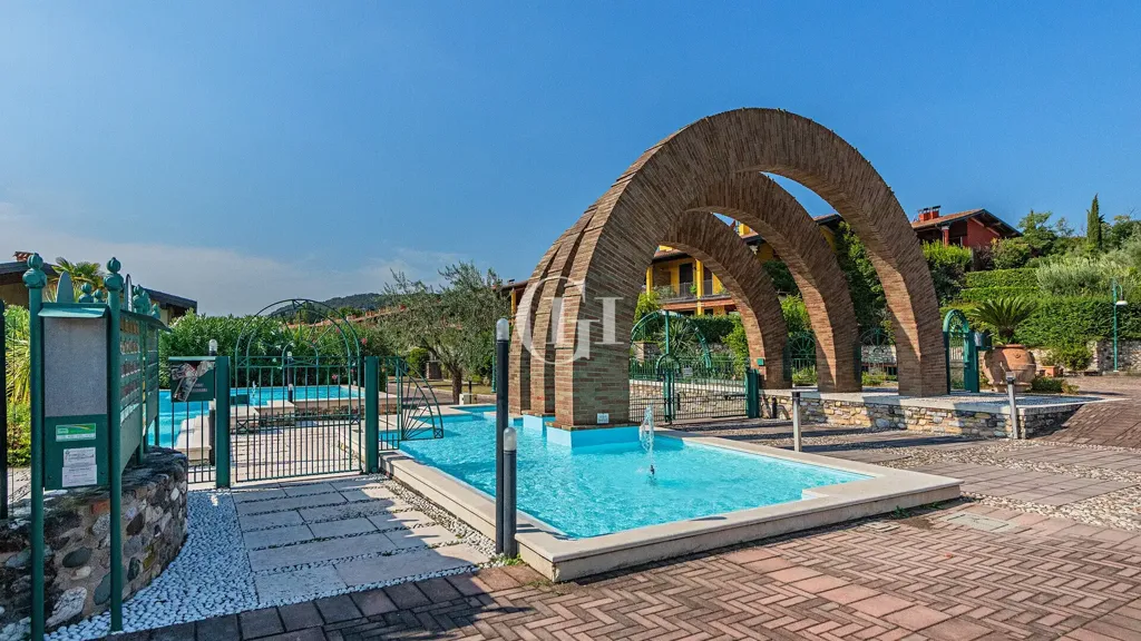 Piscine - Trilocale with Private Garden in Padenghe Sul Garda