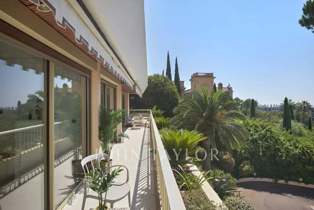 Rõdu - Luxury Apartment with Sea View in Cannes