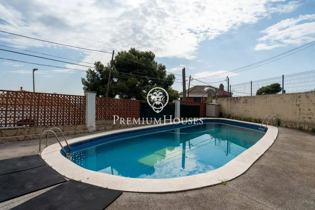Piscina - Luxury House with Pool in Castelldefels