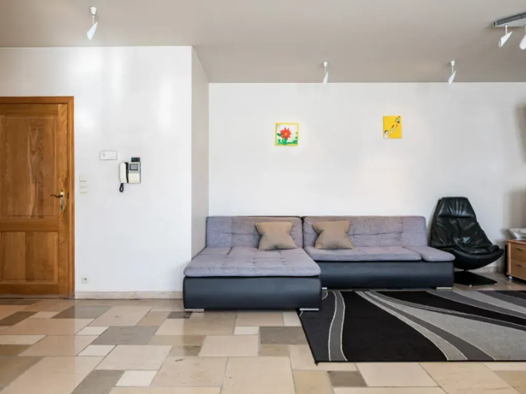 Séjour - Appartement Luminosité avec Garage à Roeselare
