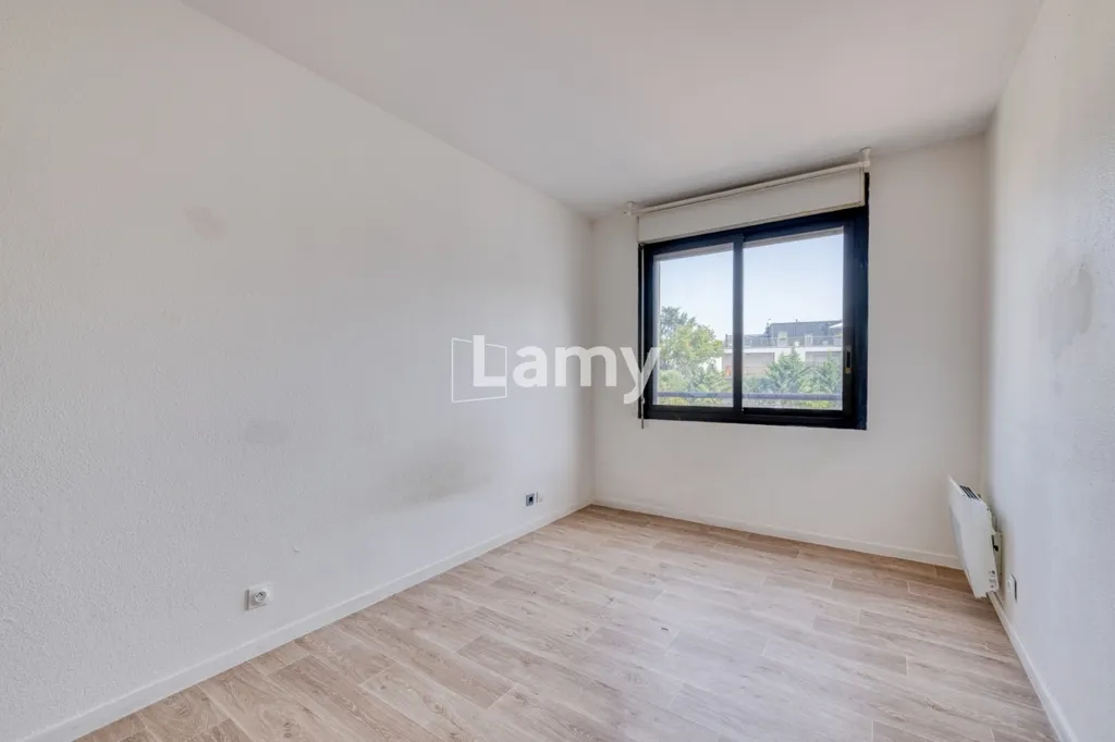 Rooms - Bright 3-Bed Flat with Balcony in Bordeaux