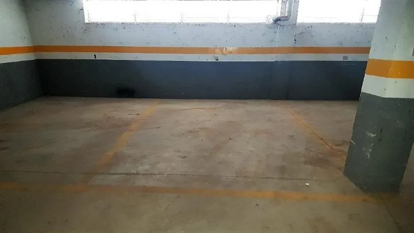 Garage - Garage with Ramp Access in Quintanar del Rey