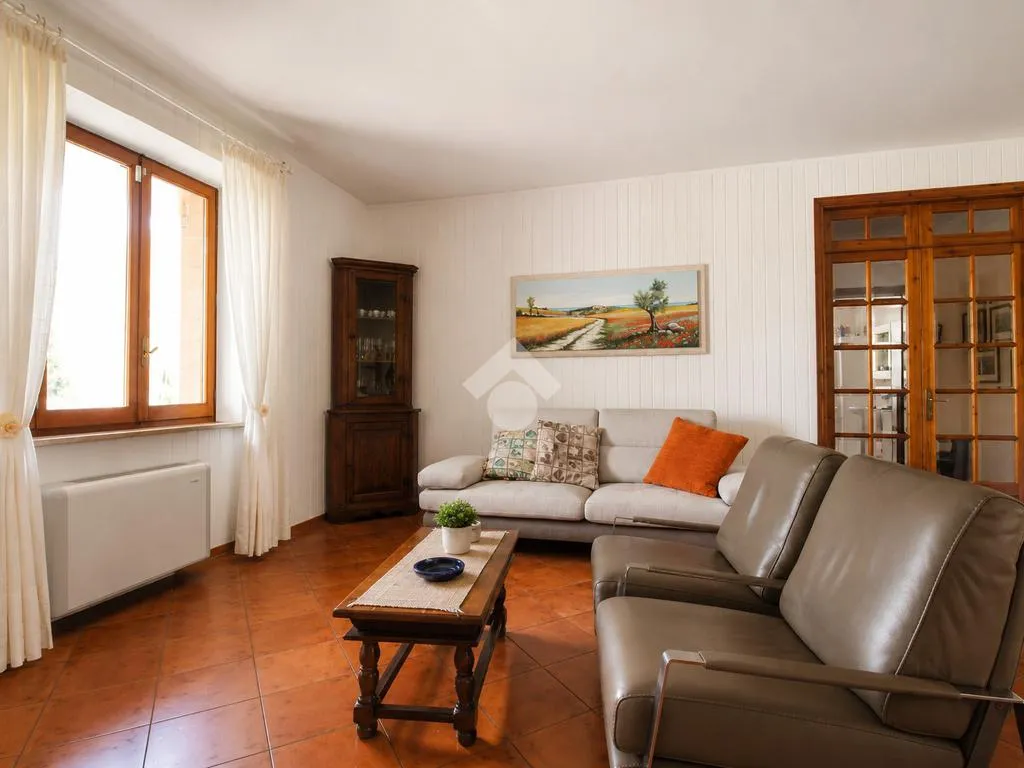 Soggiorno - Villa indipendente con giardino a Osimo