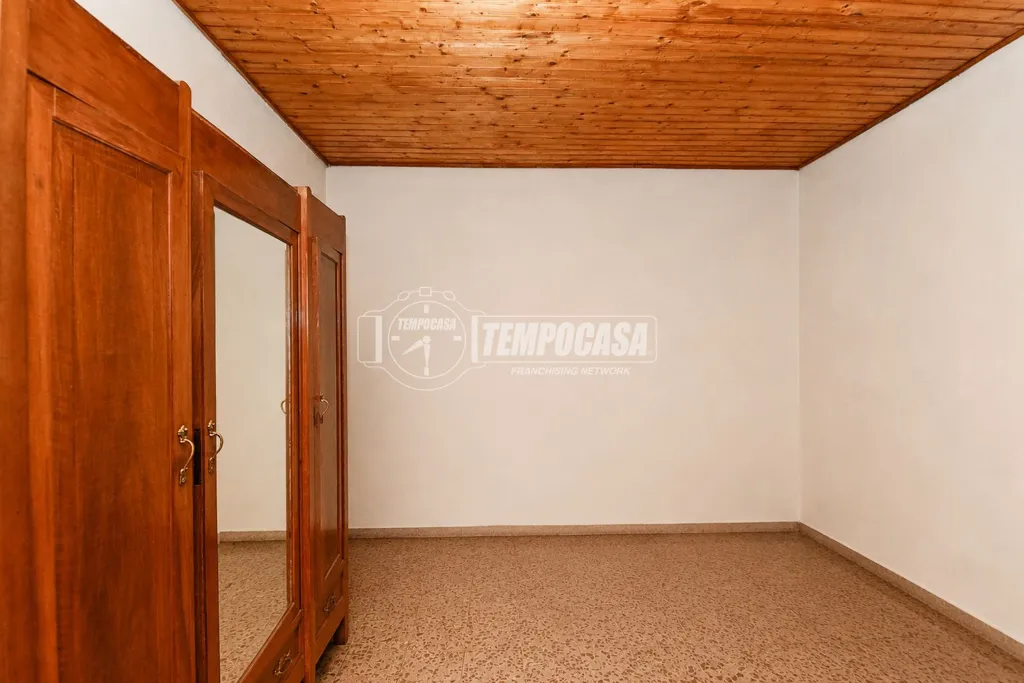 Toad - Apartment to Renovate with Potential in Cantù