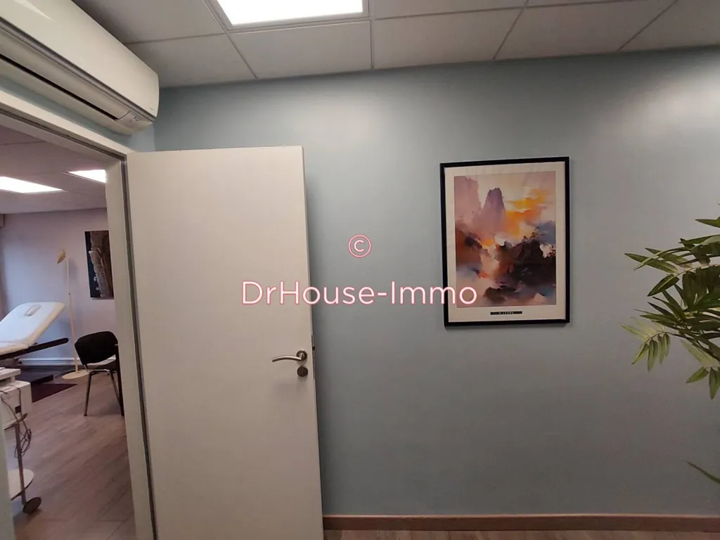 Hallway - Commercial Property with PMR Access in Aix-En-Provence