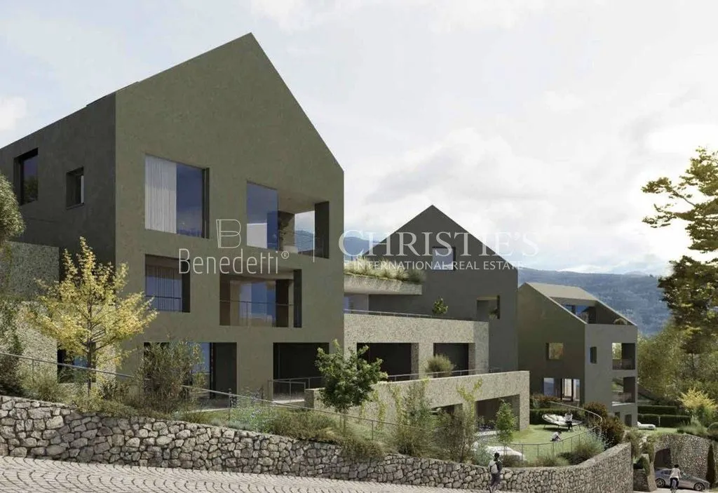 Luxury Apartment with Private Garden in Brixen