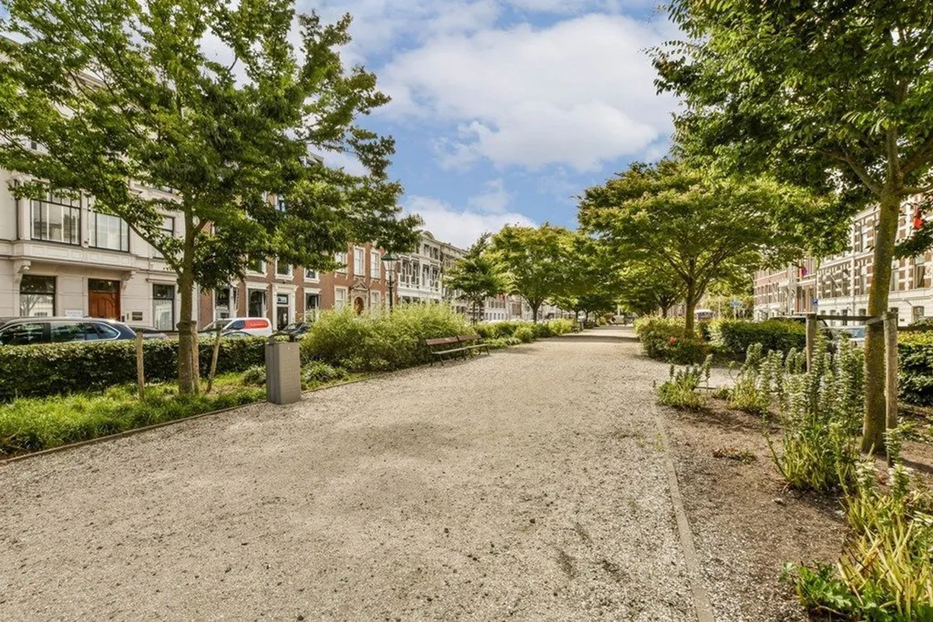 Välivaade - Semi-Detached House with Courtyard in Den Haag