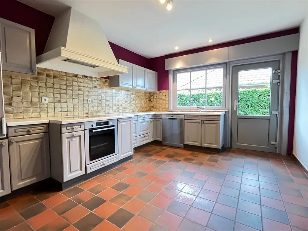Köök - Spacious Detached Villa with Garden in Obigies