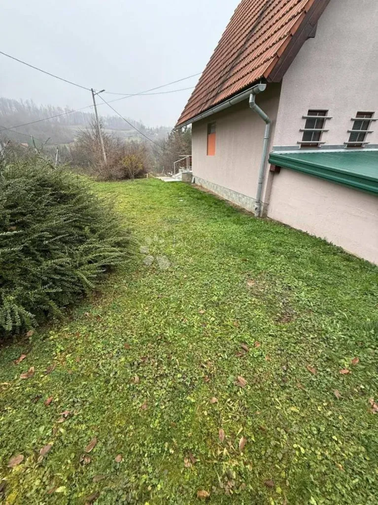 Jardin - Holiday Home with River View in Netretić