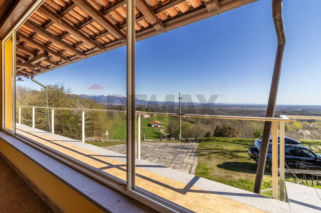 Terrazza - Villa indipendente con parco privato a Magnano
