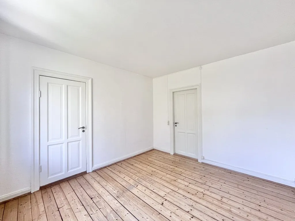 Pièces - 4-Bedroom Apartment with Central Location in Aalborg