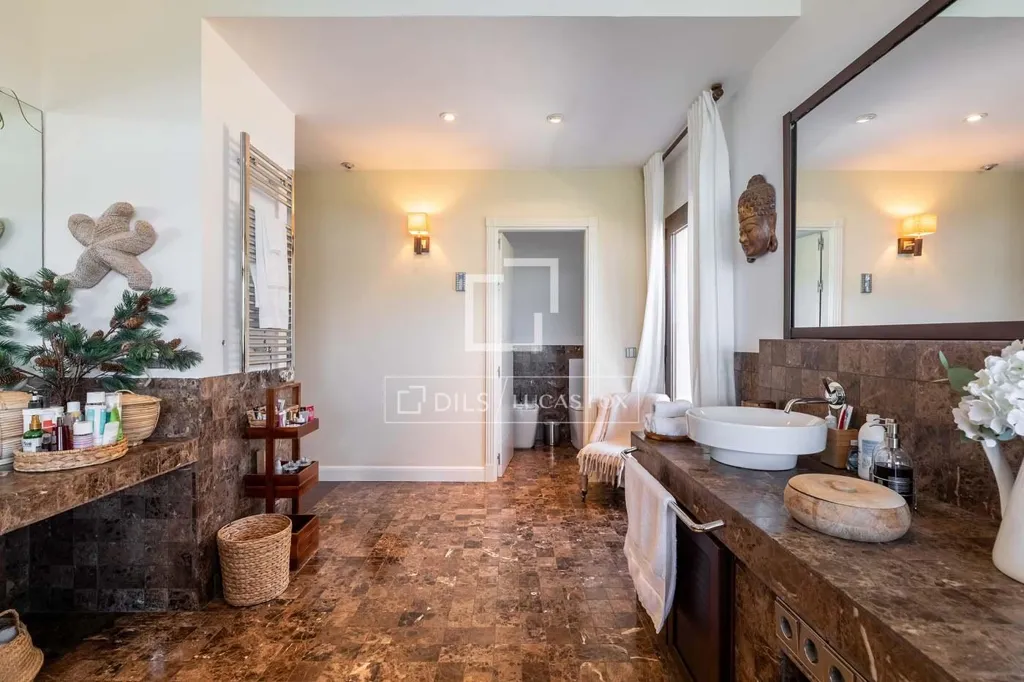 Salles de bain - Villa with Panoramic Views in Las Rozas