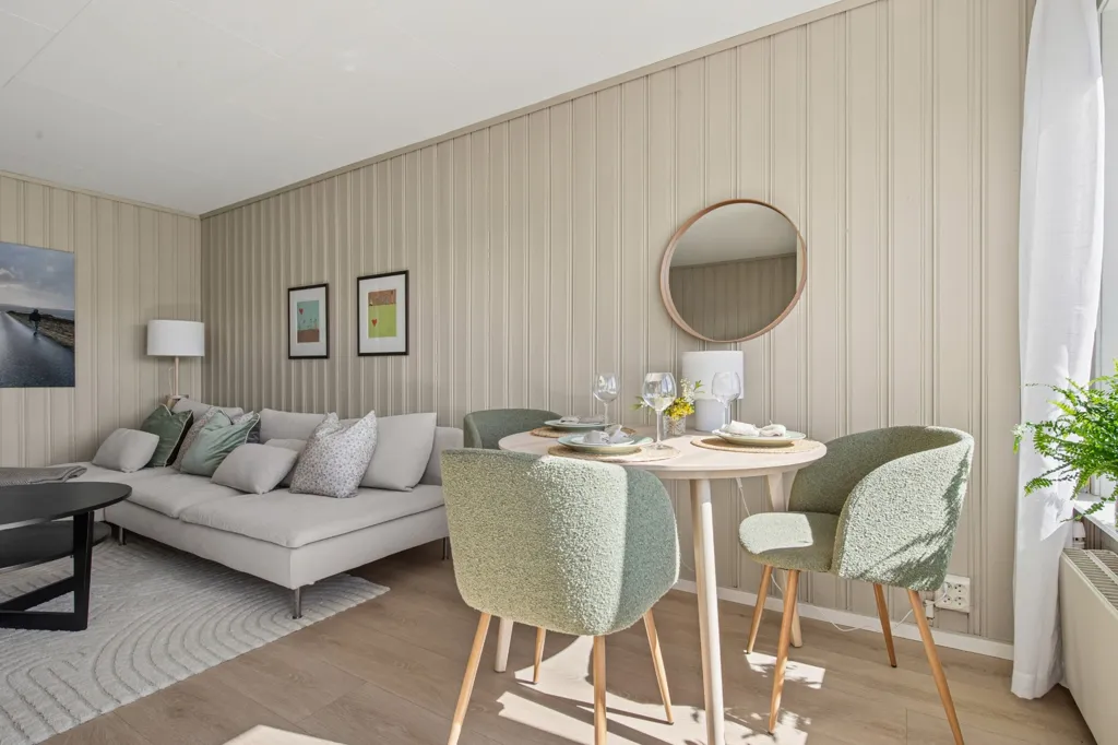 Séjour - 2-Bedroom Apartment with Balcony in Randgård