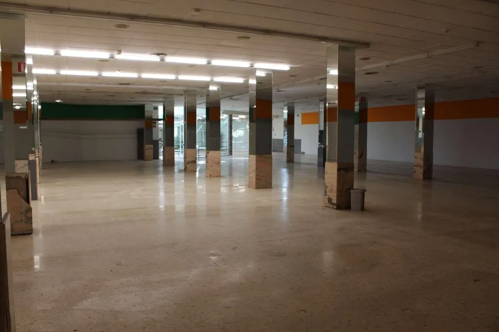Toad - Commercial Space with Parking in Benicasim