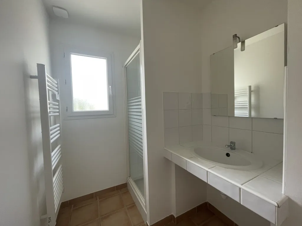 Bathrooms - Villa with Garden and Garage in Moussan