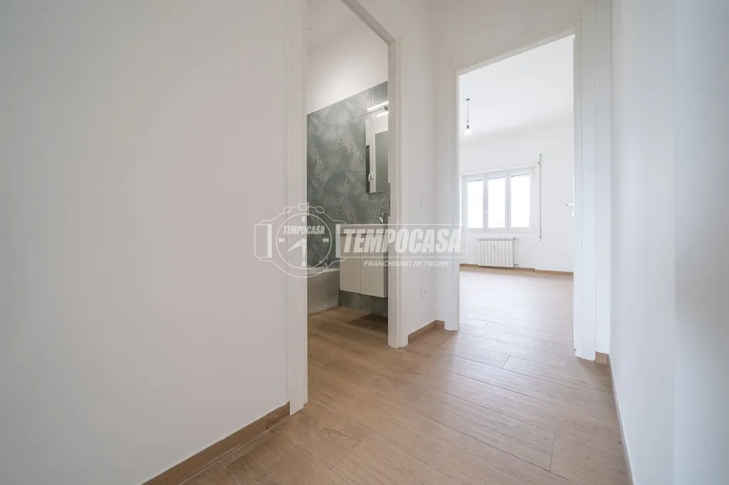 Esik - Ristrutturato Flat with Balcony in Centocelle