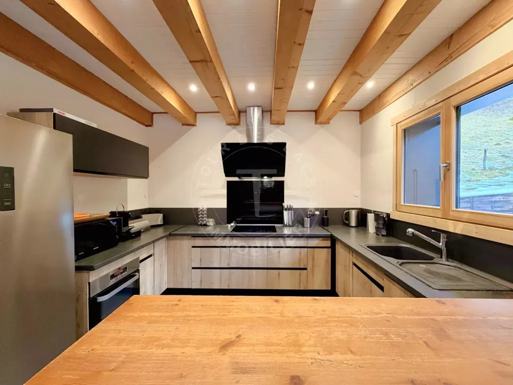 Cuisine - Chalet Luxueux avec Vue Montagne à Thônes