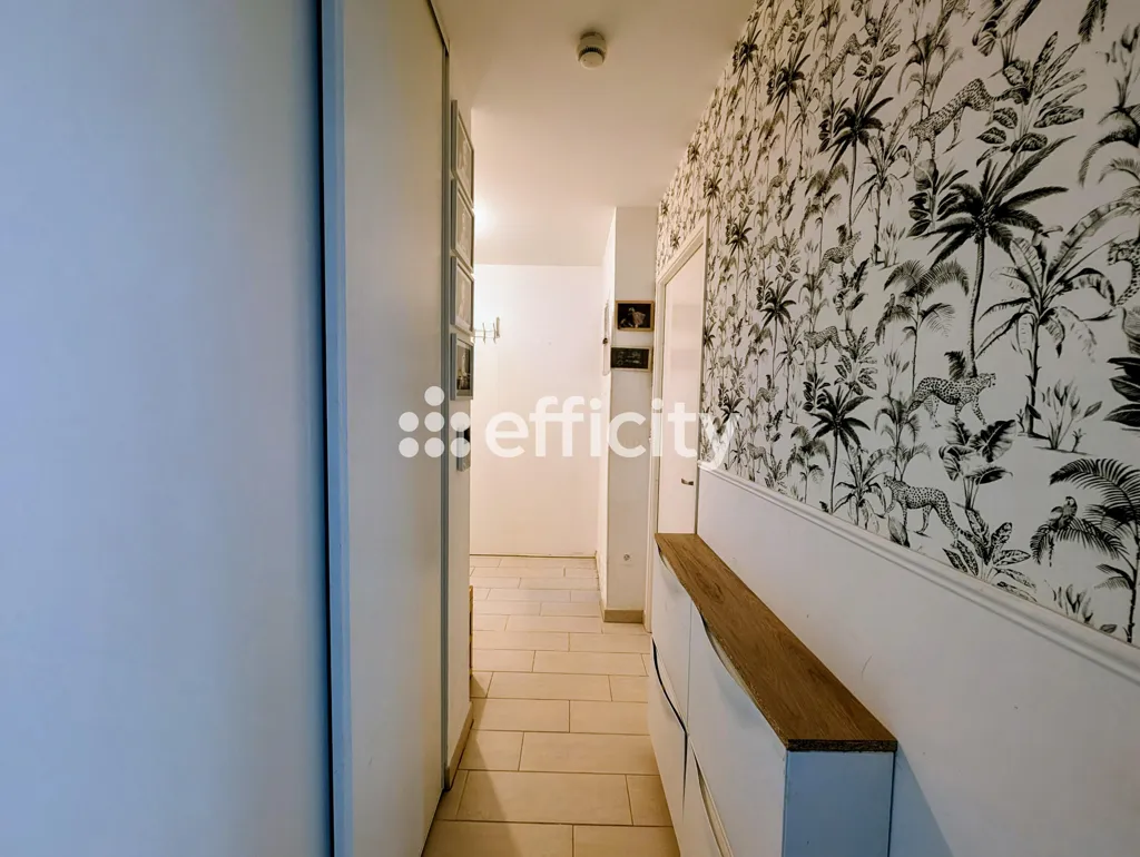 Hallway - Modern Flat with Balcony in Epinay-sur-Seine