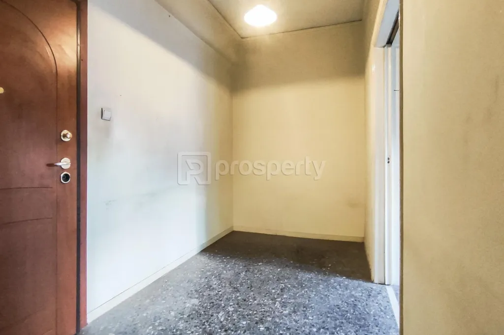 Esik - City View Apartment in Galatsi