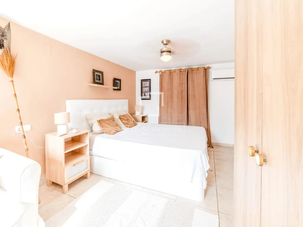 Magamistoad - Six-Bedroom House with Pool in Levantina