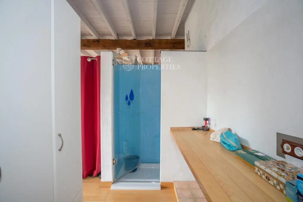 Salles de bain - Sustainable Farmhouse with Panoramic Views in Pla de l'Estany