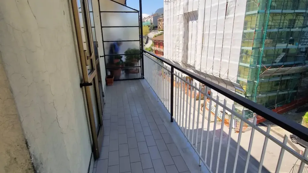 Rõdu - Three-Bedroom Apartment with Balcony in Avellino