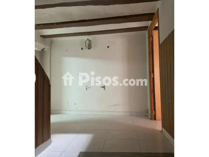 Entrée - House for Renovation with Potential in Alberite