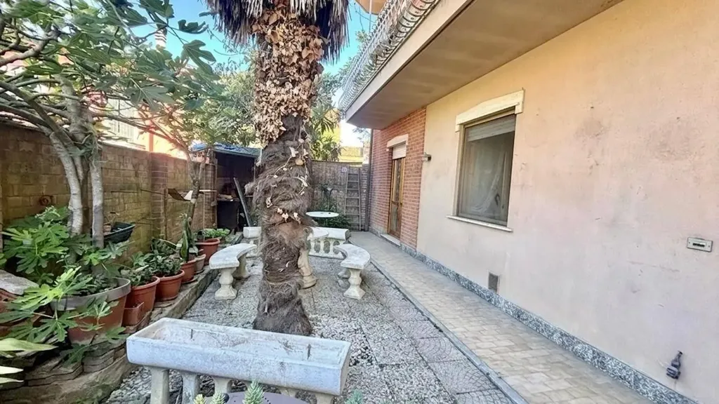 Twin-Storey Apartment with Garden in Quargnento
