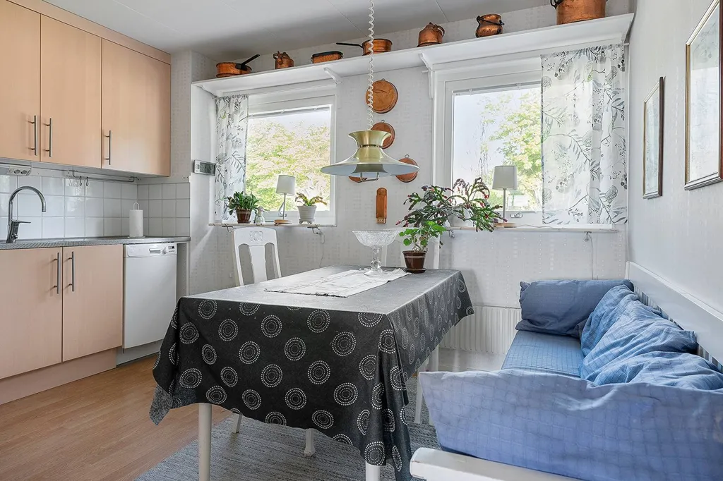 Salle à manger - Apartment with Balcony in Central Gisle