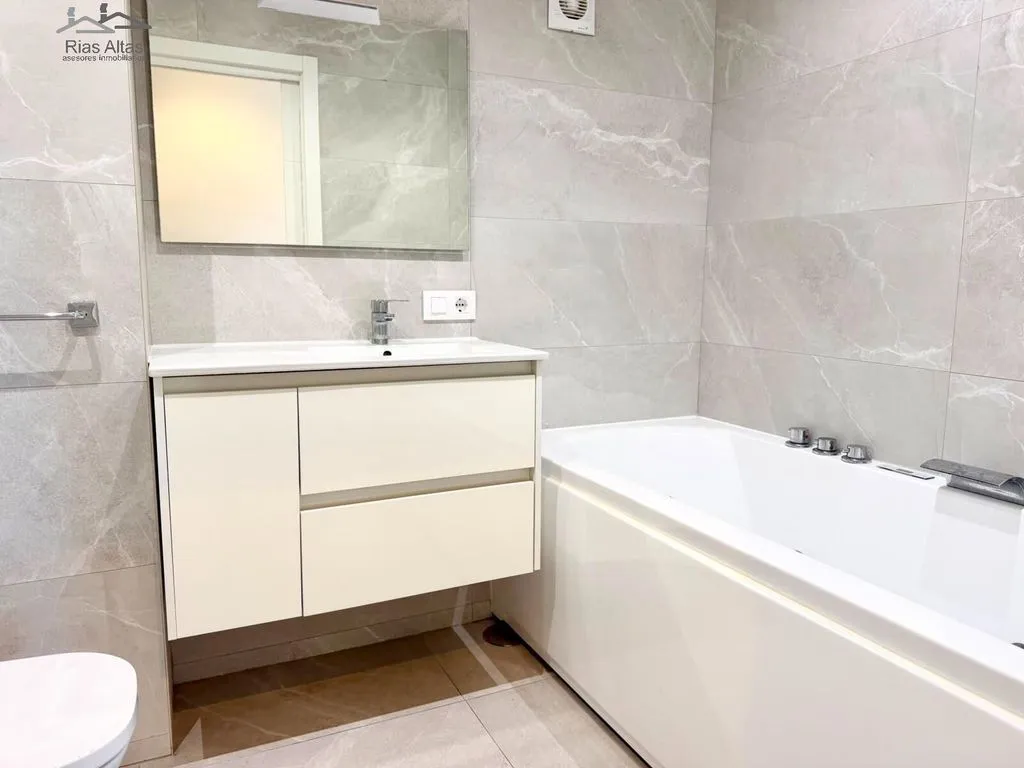 Bagni - Modernised Apartment with Sea View on Avenida del Ejército