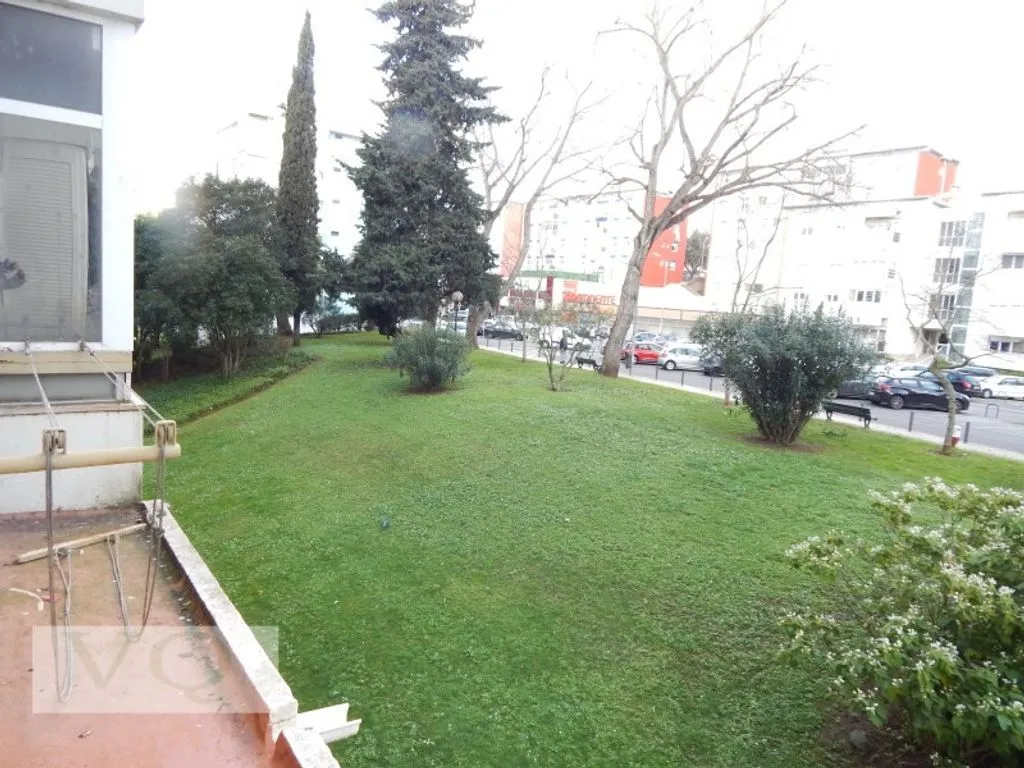 Jardin - Renovated Flat with Solar Orientation in Oeiras