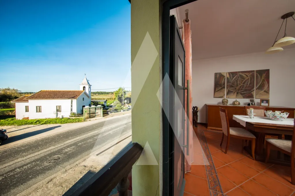 Rõdu - House with Commercial Space in Figueiró do Campo