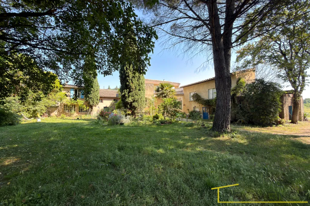 Jardin - Maison de 9 Pièces avec Piscine à Montélimar