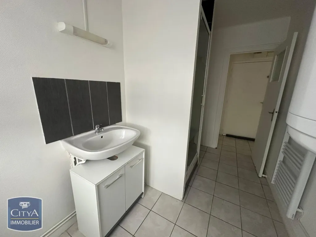 Bathrooms - Two-Bedroom Flat with Parking in Châteauroux