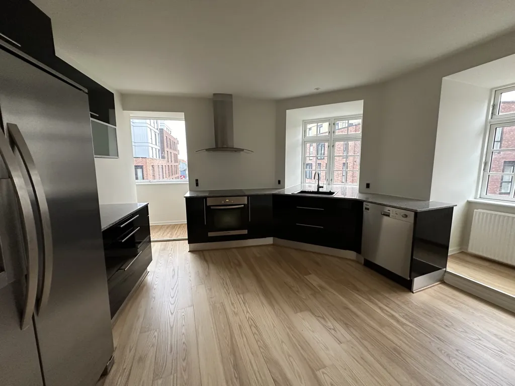 Köök - 3-Bedroom Apartment with Spacious Bath in Odense C