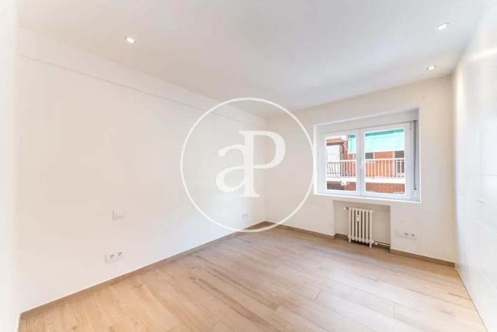 Pièces - Modernised Apartment with High Ceilings in Chamartín