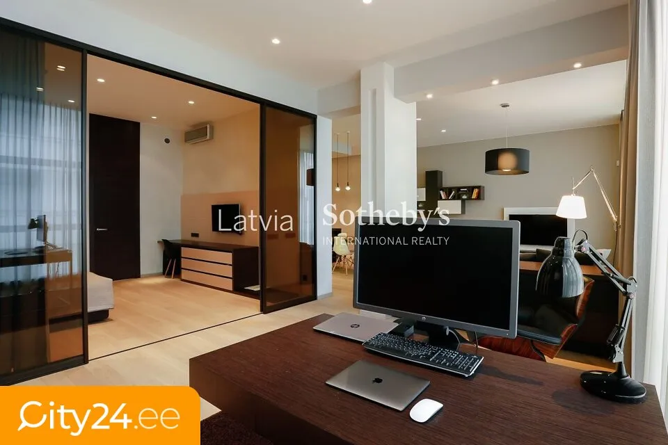 Office - Apartment with Secure Staircase in Old Town, Riga