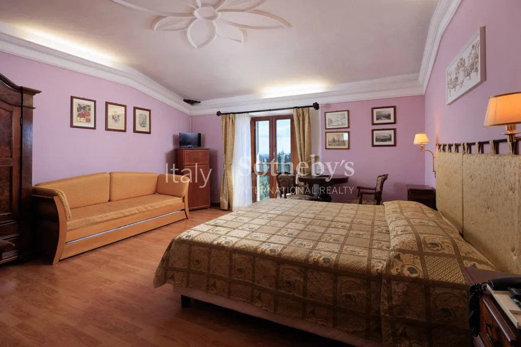 Chambres - Historic Estate with Vineyards in Chianti